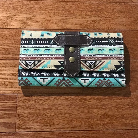 Handbags - NWOT Aztec Patterned Wallet